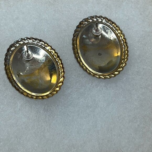 Hand Crafted Gold Tone and Epoxy Paint Swirl Design Oval Pierced Earrings - Picture 3 of 3